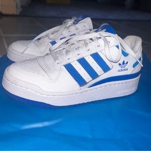ADIDAS FORUM BOLD ATHLETIC SHOE: Cloud White/Blue Bird/Grey